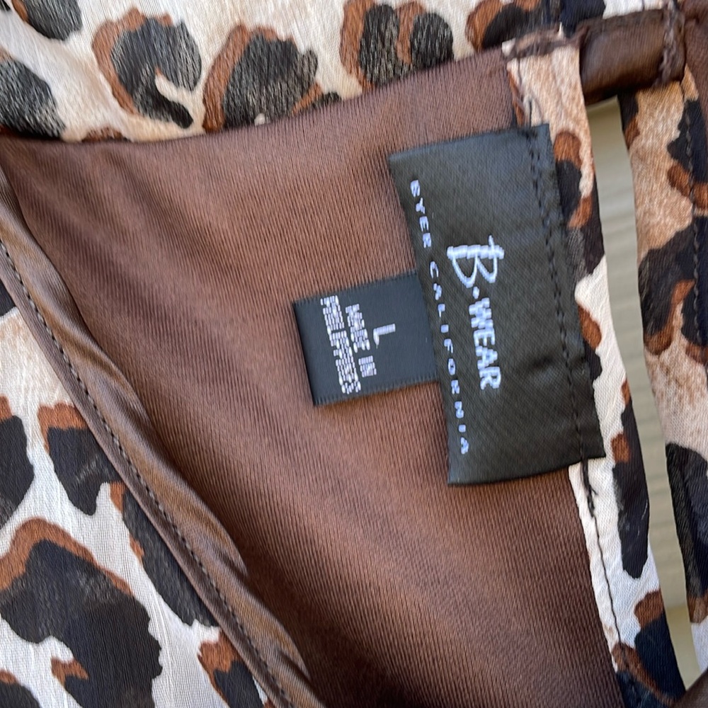 Leopard Print Sleeveless Blouse - Picture 3 of 6